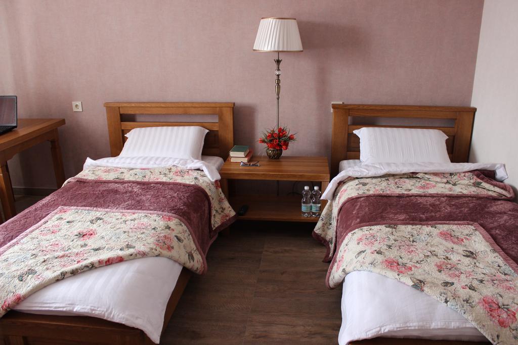 Barin House Hotel ซูมี ภายนอก รูปภาพ