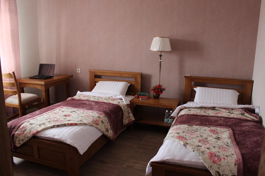 Barin House Hotel ซูมี ภายนอก รูปภาพ