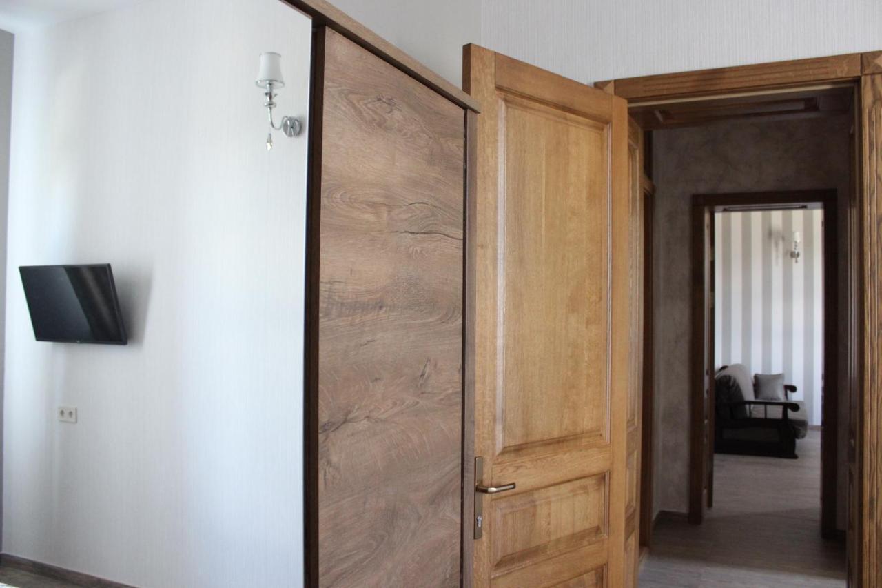 Barin House Hotel ซูมี ภายนอก รูปภาพ